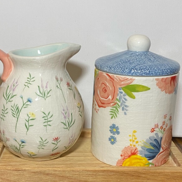 Mud Pie Floral Ceramic Sugar and Creamer set on Wood Tray NWT 2021 - Picture 3 of 12